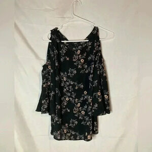 Mossimo dressy tank‎ style with boho off the shoulder sleeves